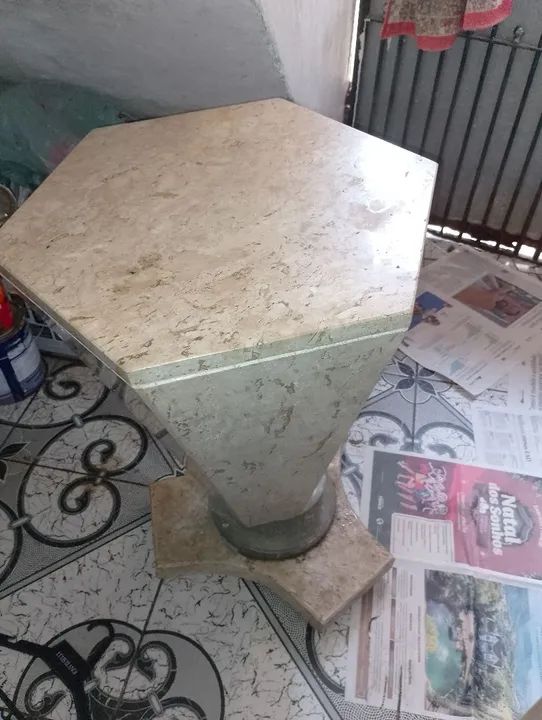 Pé de mesa de mármore