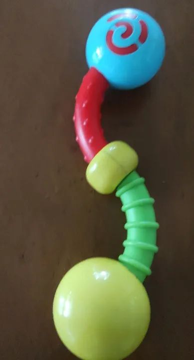 Kit com 2  Chocalhos Para Bebê - Foto 4