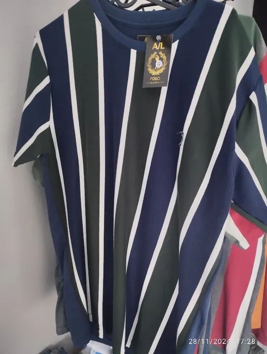 Camisa listradas e com mangas longas  - Foto 2