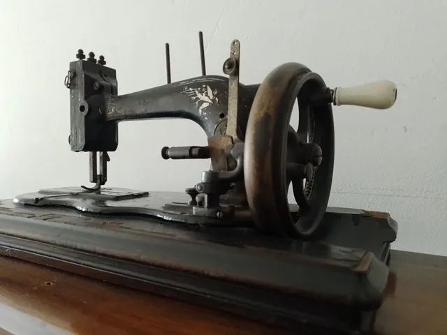 Maquina Costura Antiga - Foto 3