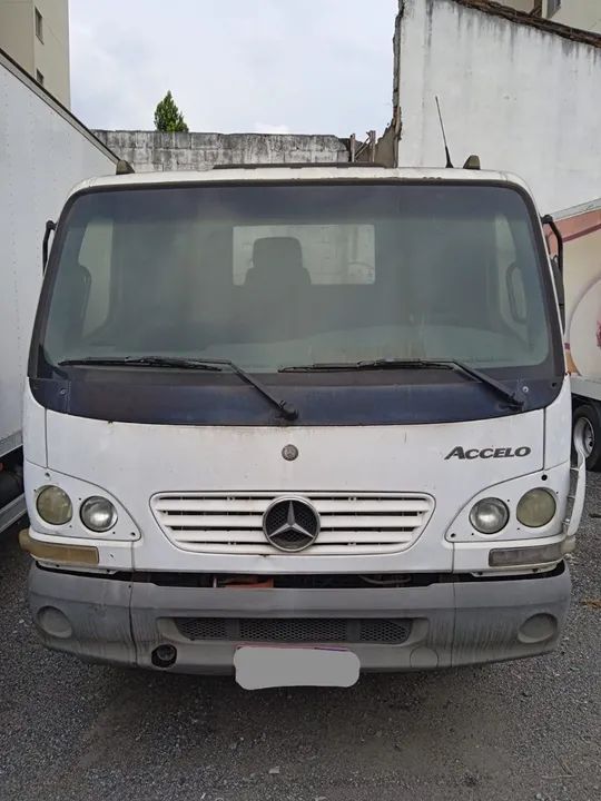 Mb acello 915. No chassi ano 2011. 