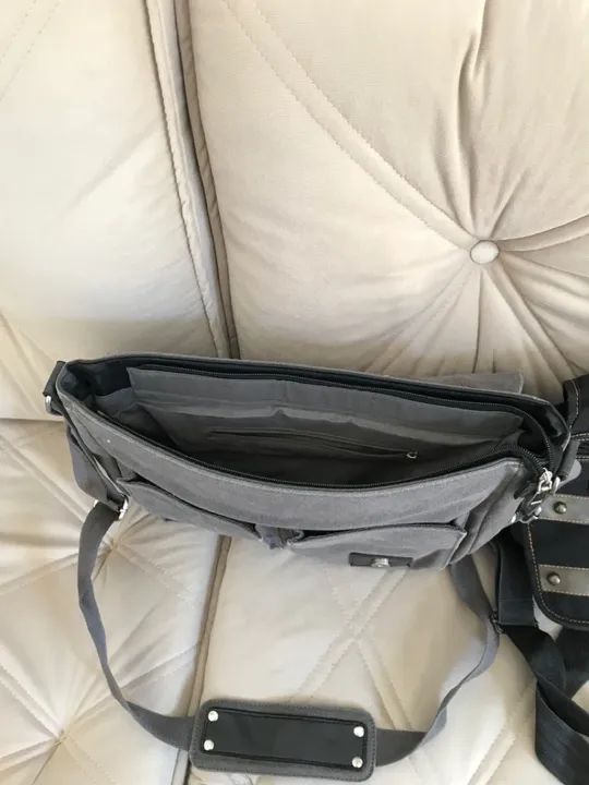 Desapego duas bolsas masculinas chiques  - Foto 6