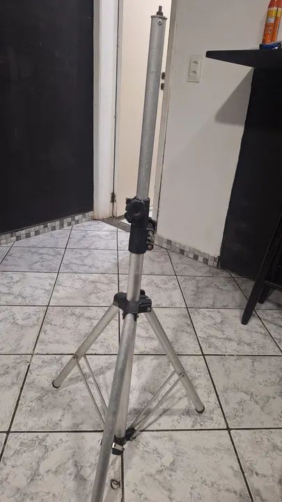 Tripe para tela projeção e outras funcionalidades.  Marca future vision