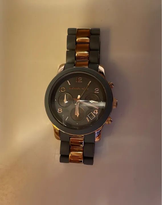 Relógio original Michael Kors - cinza e dourado - Foto 2