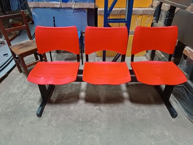 Vendo cadeiras longarinas iso com 3 lugares.( só novas )Lê a Descrição 