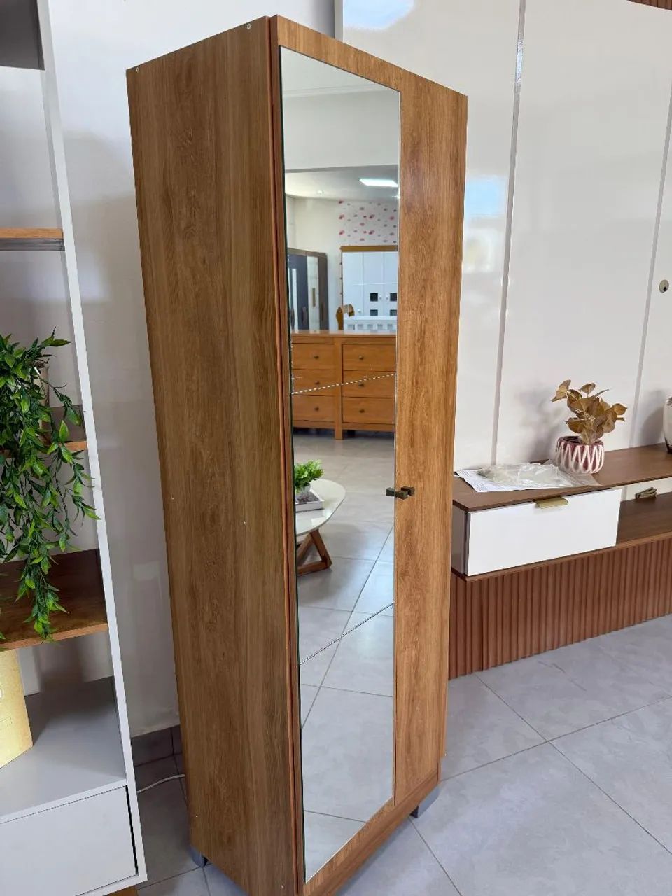 Guarda-Roupa com Espelho e Design Moderno - Foto 3