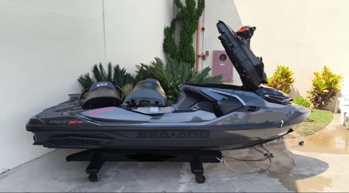 Jet ski sea doo