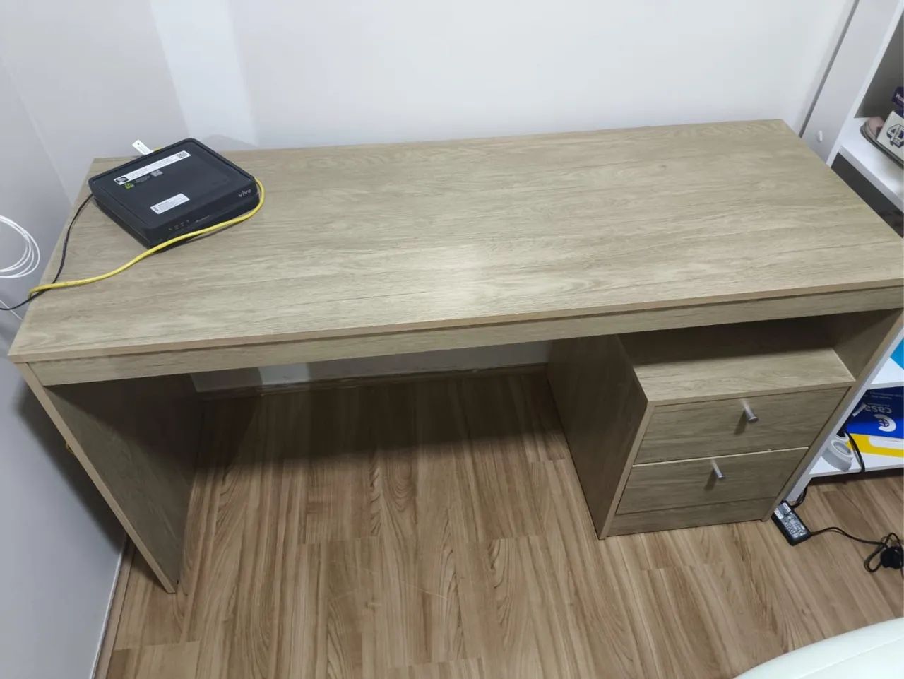 Mesa de Escritório com Gaveteiro