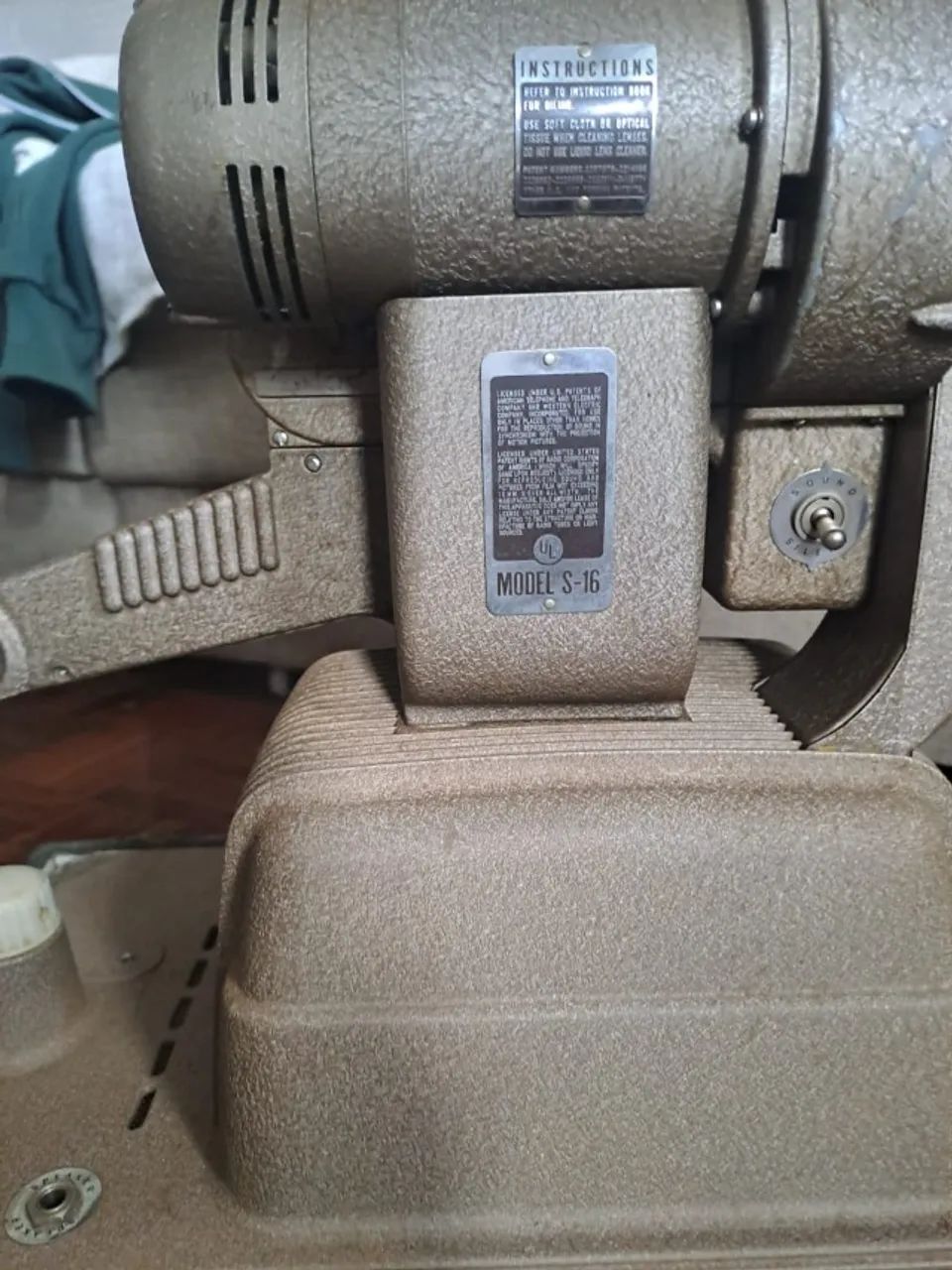 Projetor Revere Filmes 16mm com som - Foto 5