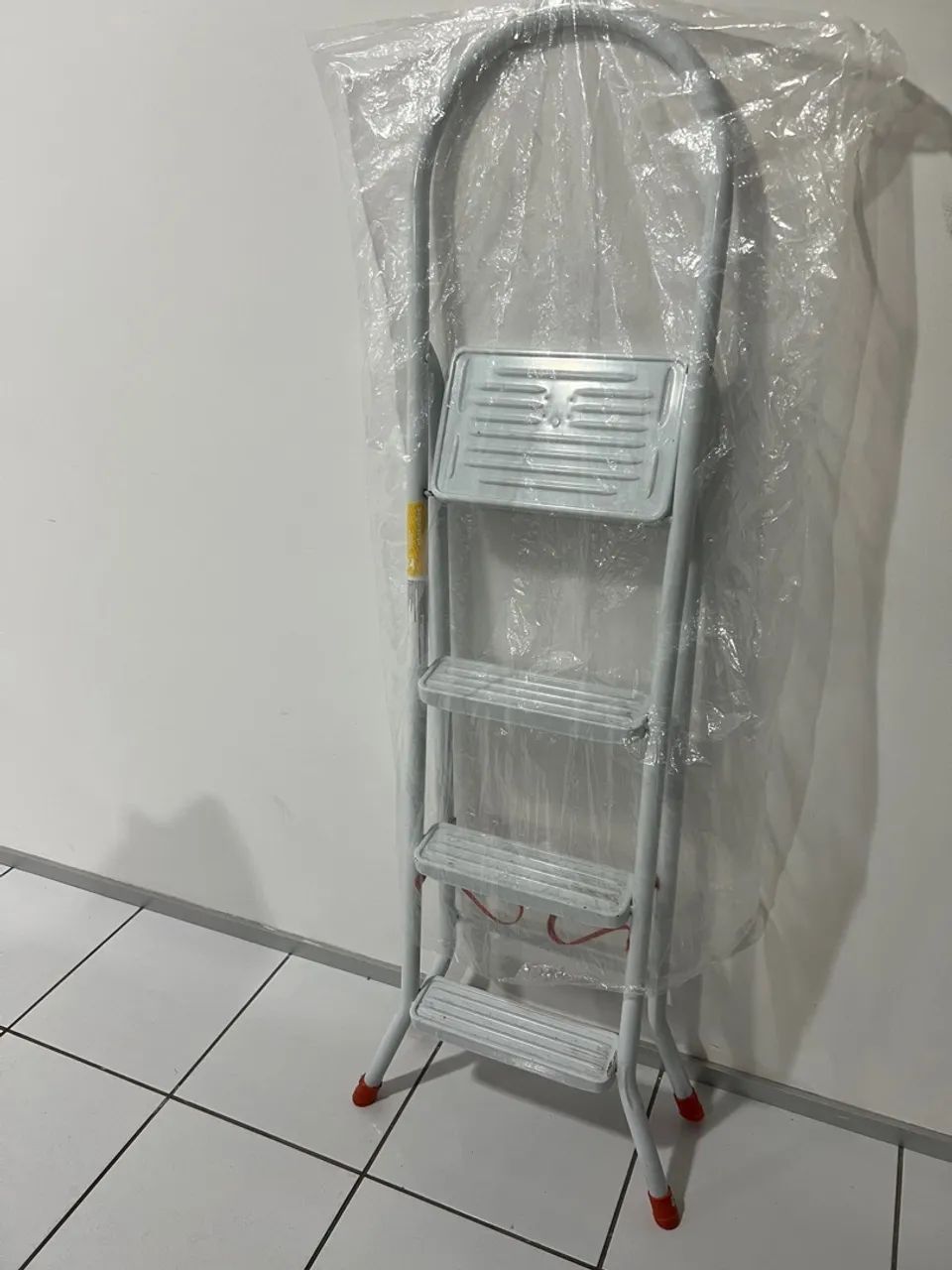 Escada em Aço 4 Degraus  - Foto 4