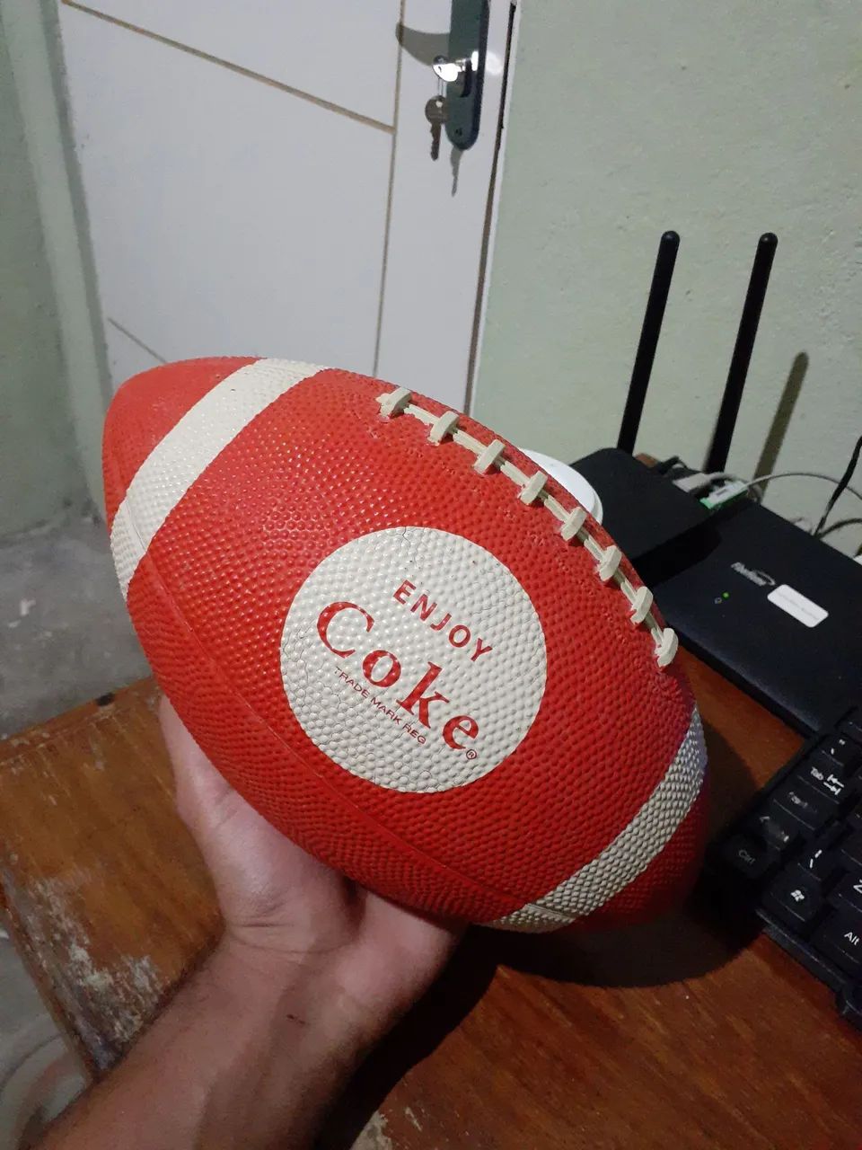 Bola de futebol americano.  - Foto 4