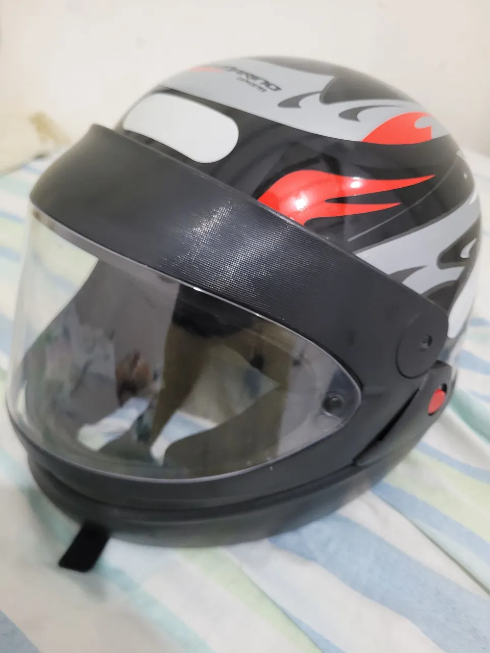 Capacete para moto com design moderno