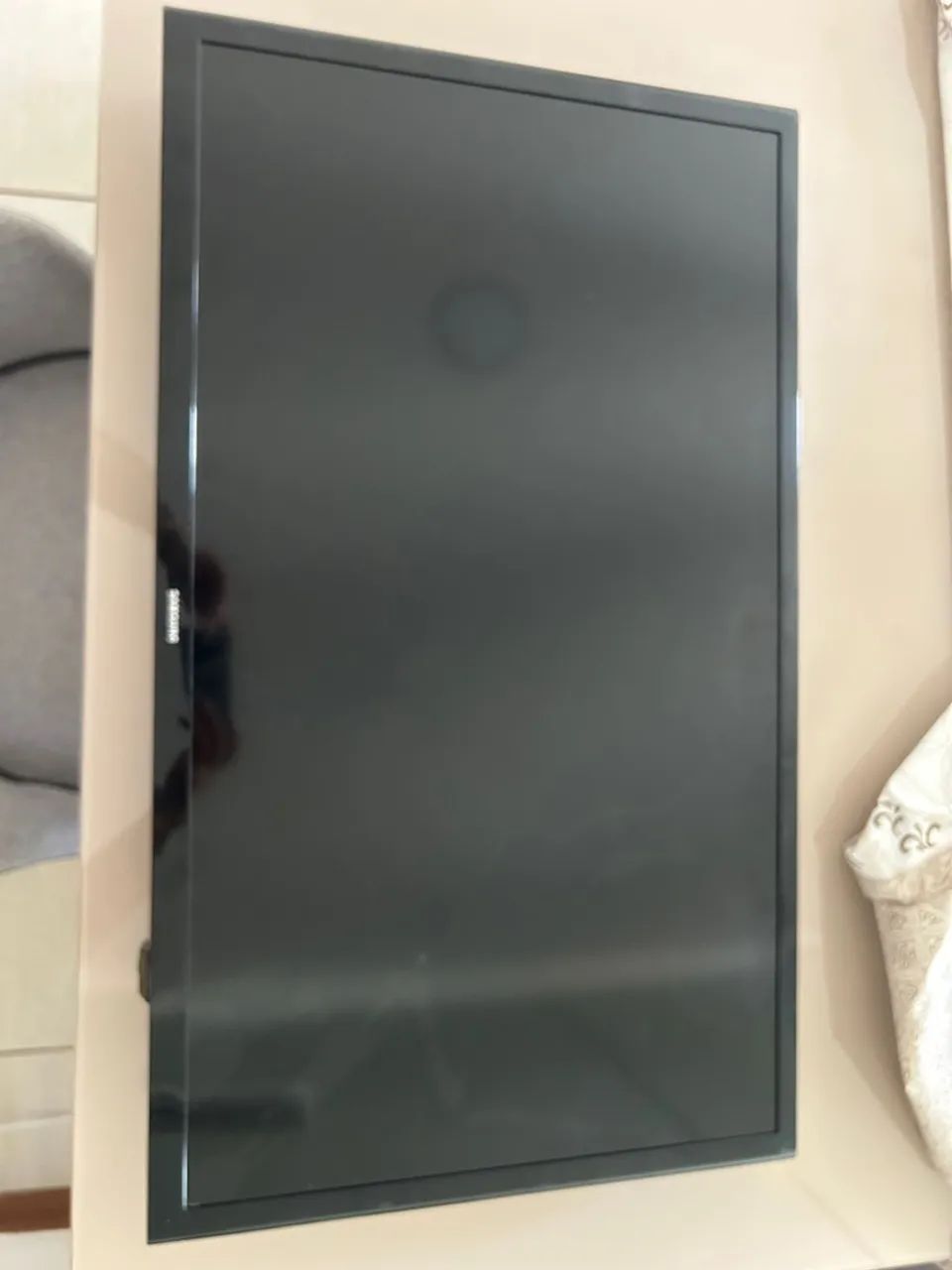 TV LED 32 polegadas com tela quebrada