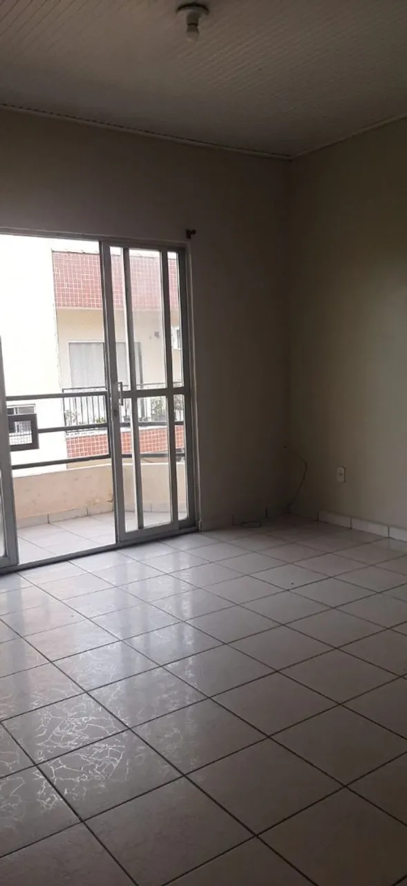 Alugo apartamento de 2 quartos