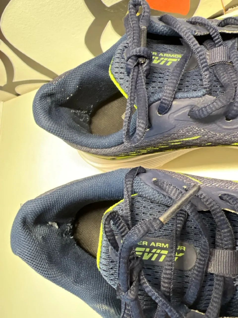 Tênis Under Armour Azul com Detalhes em Verde - Foto 3