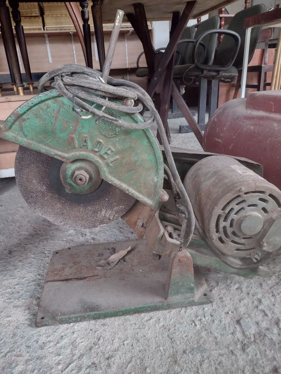 Máquina Policorte de Bancada 