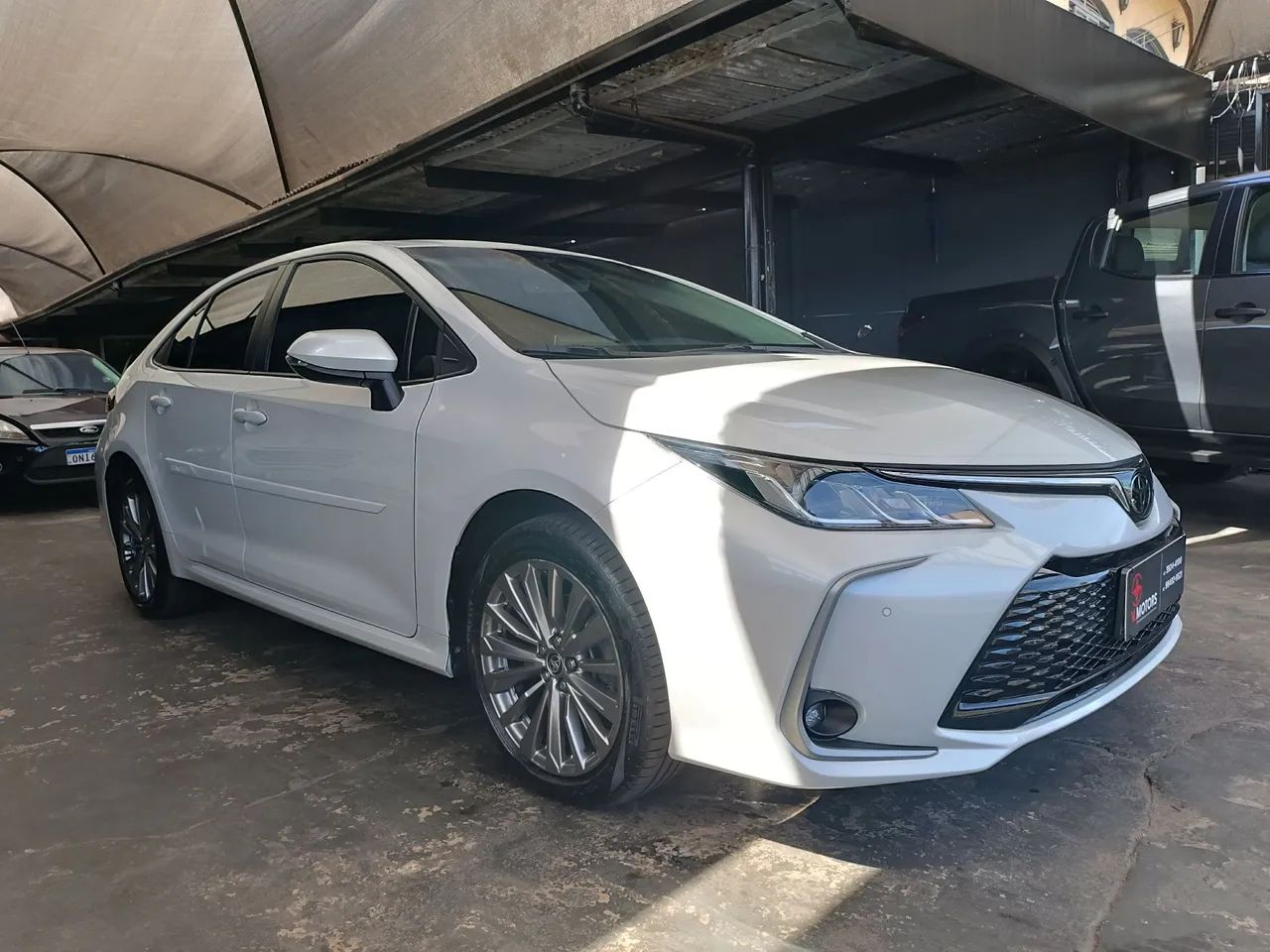 Toyota Corolla  XEI 2.0 FLEX Camb CVT AUT 10 marchas Branco Perol  2024   - Foto 3