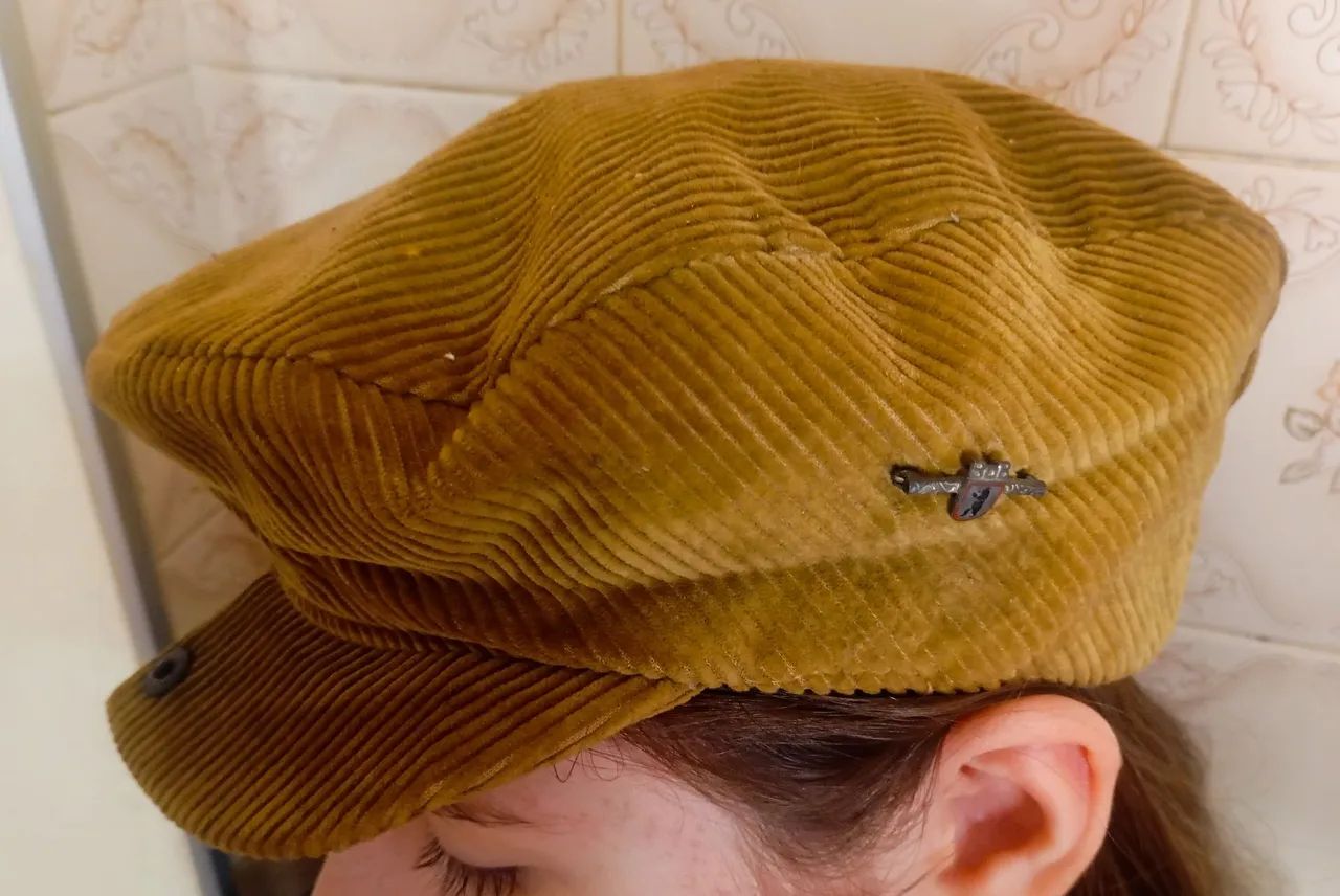 Boina Clenor Inglês C/ Broche Anos 80 Original - Usada - Foto 2