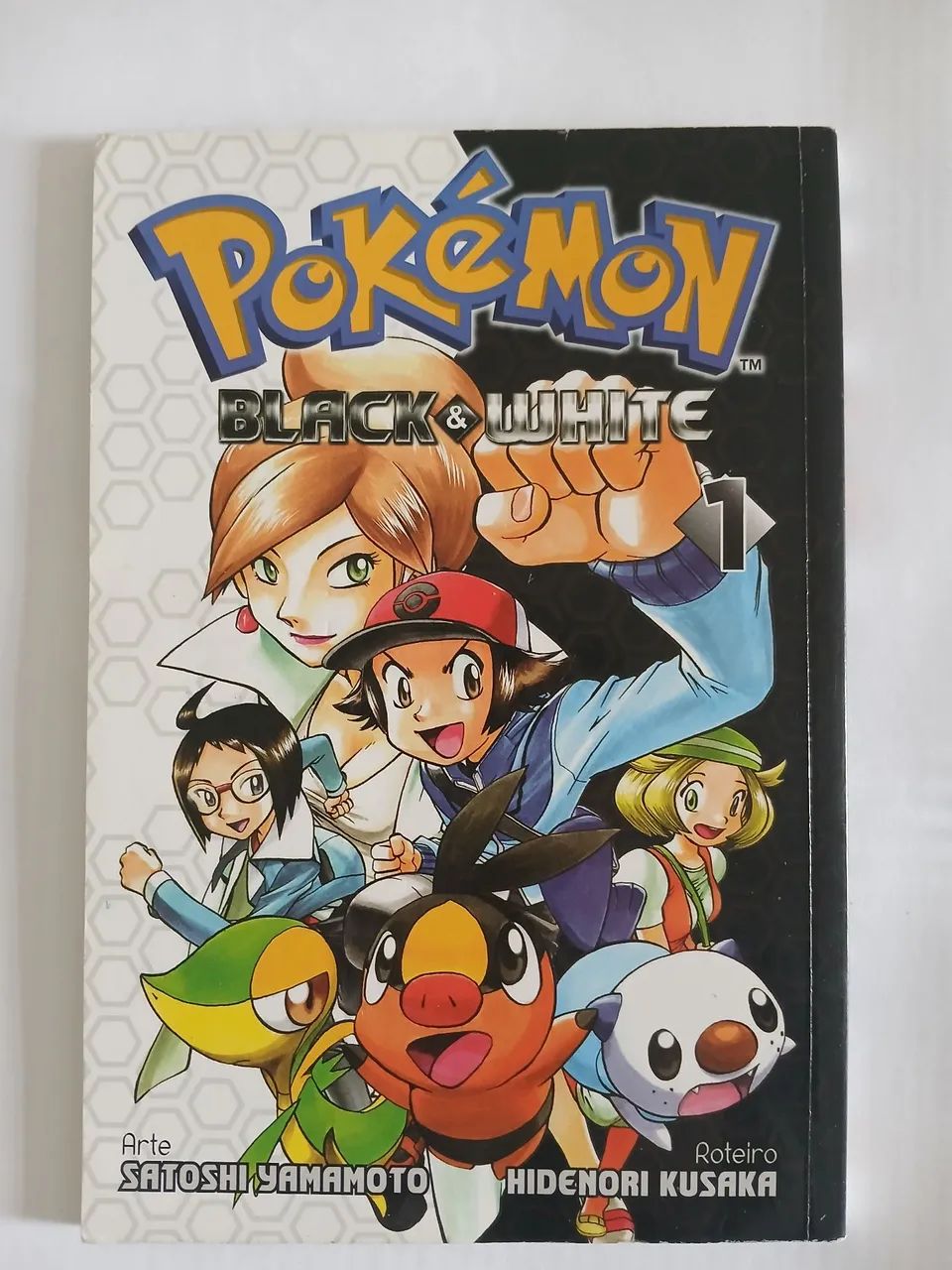 Vendo MANGÁ Pokémon Black & White Volumes 1, 2 e 7. 