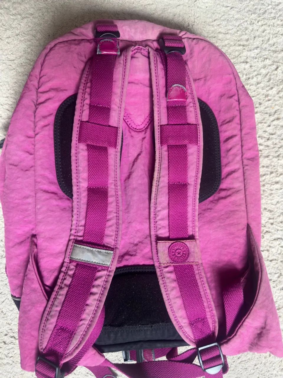 Mochila Kipling Original - Magenta - Com reforço para coluna - Foto 3