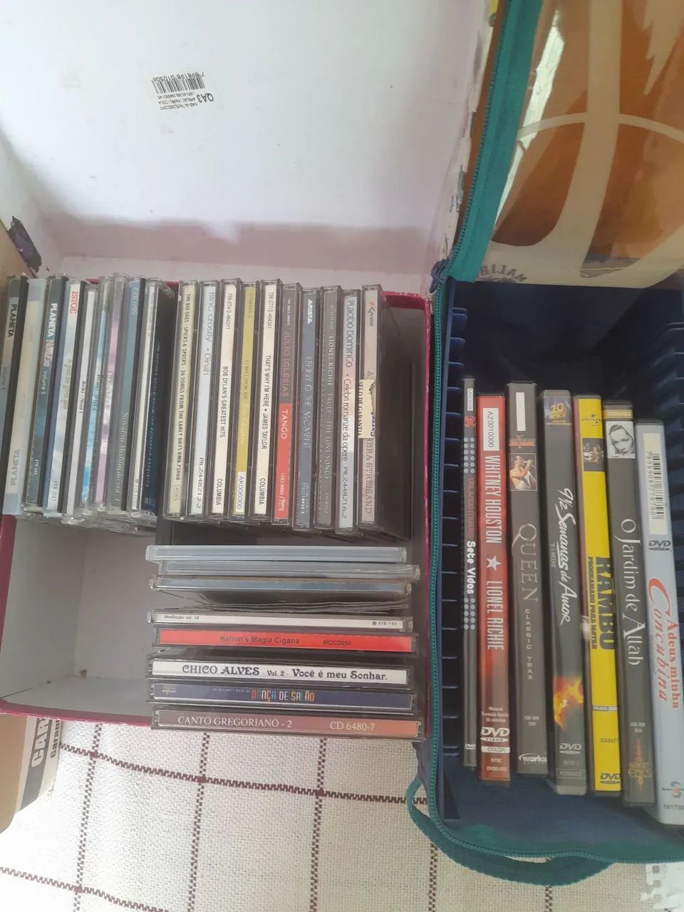ACERVO MUSICAL com 100 CDs  e FILMES com 07 DVDs - Foto 2