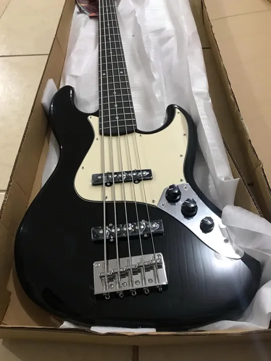 Baixo Elétrico Preto Tagima tw73 5Cordas
