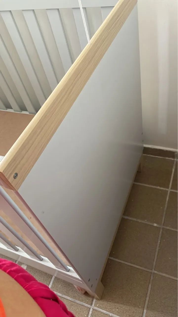 Berço cinza e marrom em Ótimo Estado para Bebê - Foto 4