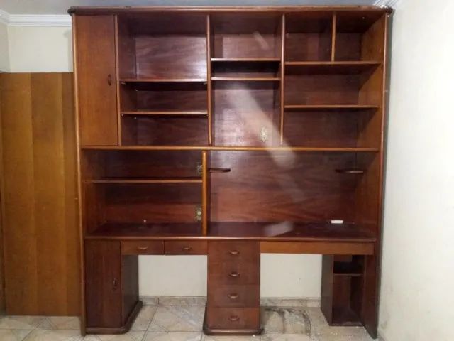 Linda estante, pra vida toda, com muito espaço!