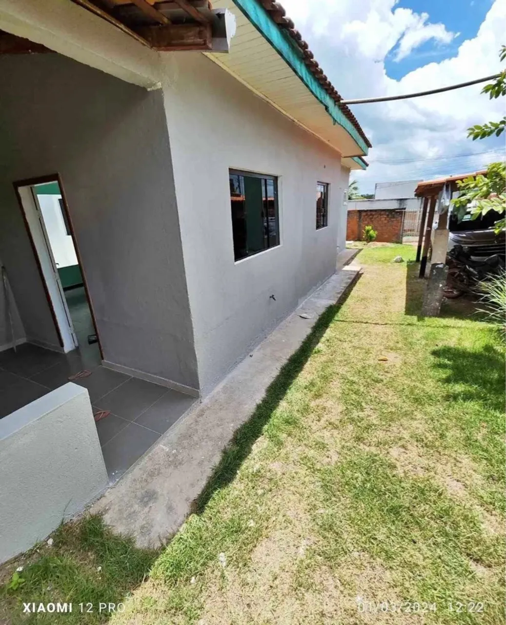 CASA COM EDÍCULA NOS FUNDOS