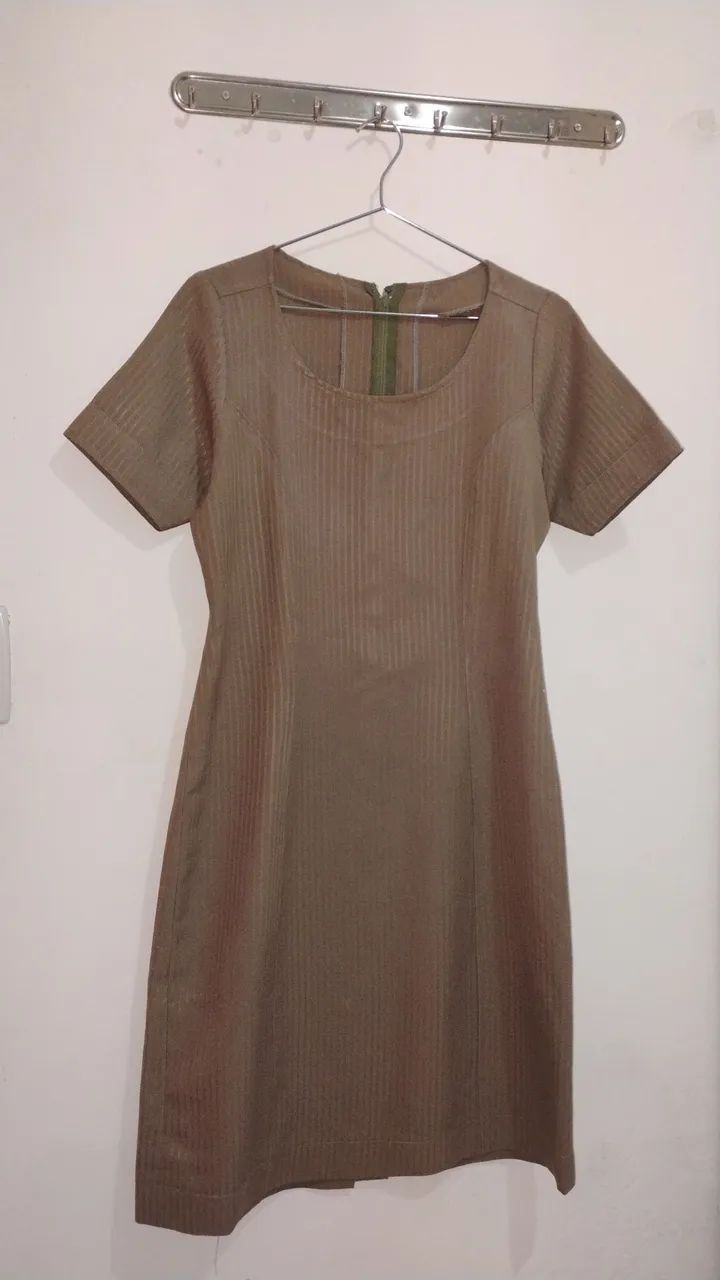 Vestido verde militar.