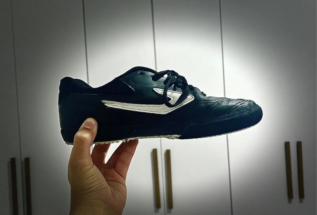 Chuteira Futsal Topper Dominator 3 - Preta