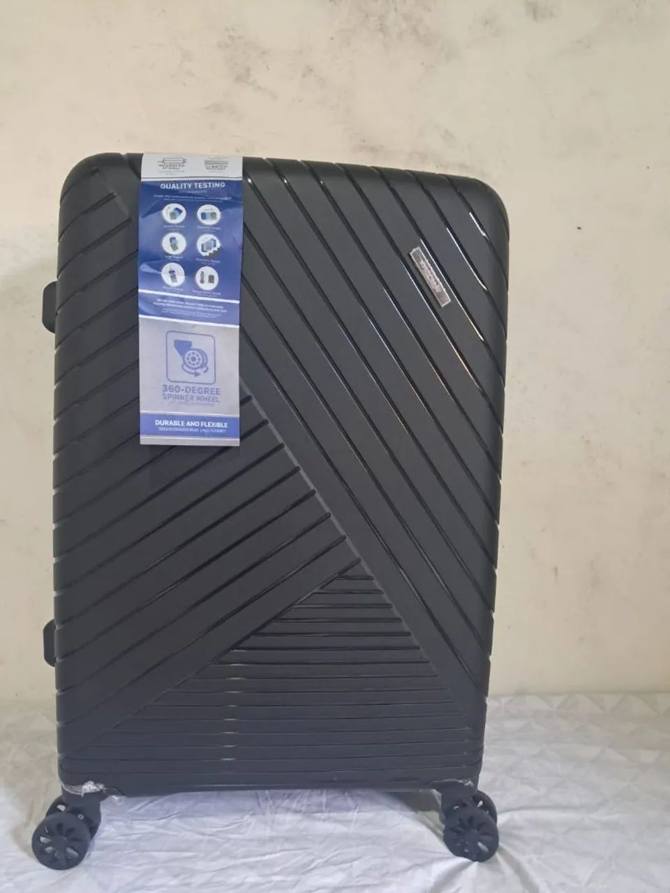 Mala de viagem despachante 30 kgpreta com design moderno - Foto 4