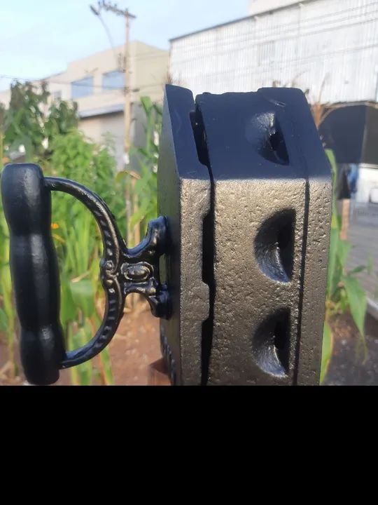 Ferro a brasa antigo relíquia 