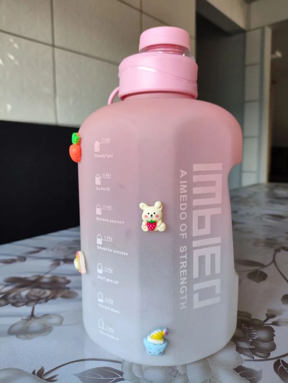 Garrafa de água para academia 2L - Foto 2