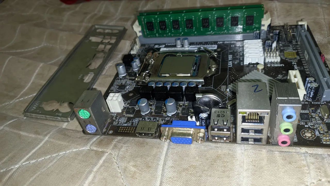 Kit i3 terceira Geração Placa mãe DDR3 Intel 8Gb Ram  - Foto 3