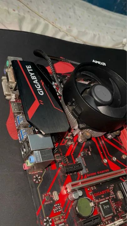 Placa-mãe Gigabyte AMD B-450M Acompanha processador ryzen 5500 - Foto 4