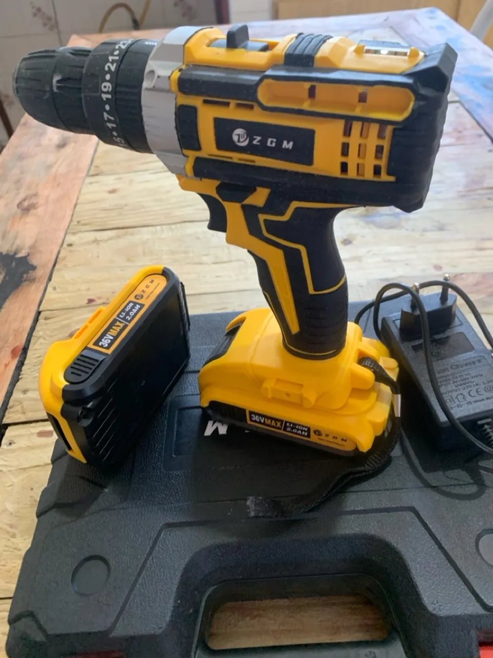 Furadeira/Parafusadeira ZGM 36V com Acessórios