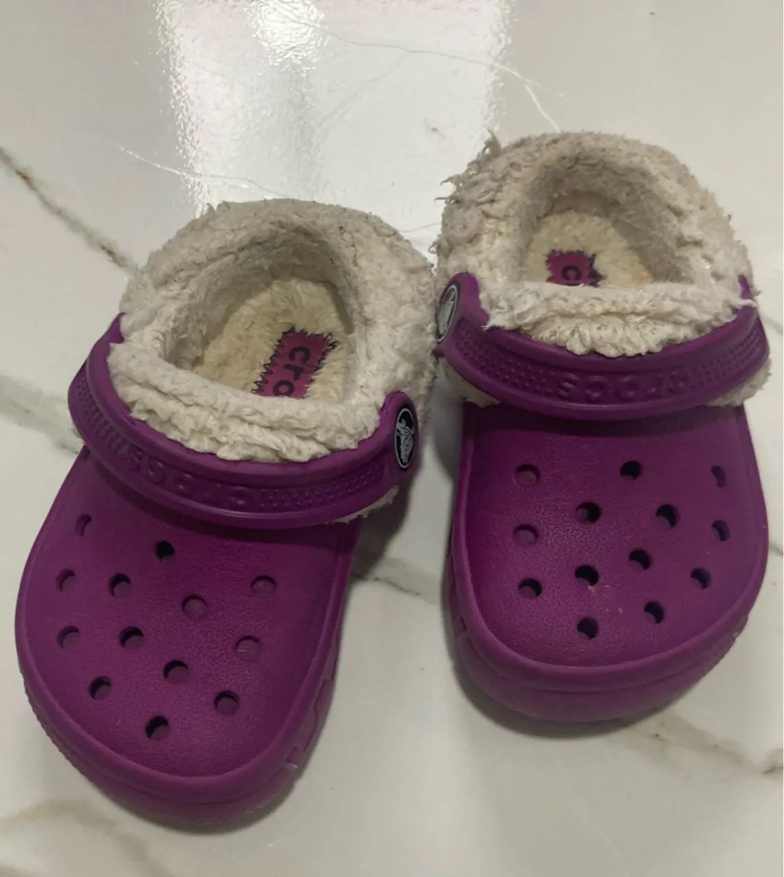 Crocs Infantil Forrada - Tamanho 24/25 - Foto 2
