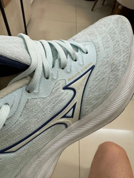 Tênis MIZUNO semi novo ! 