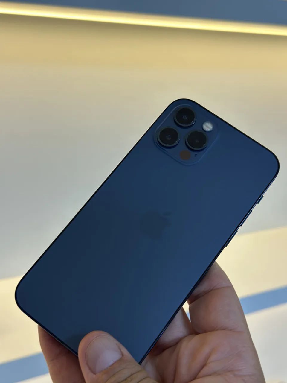 IPHONE 12 PRO 128GB AZUL SEMINOVO - Celulares e Smartphones