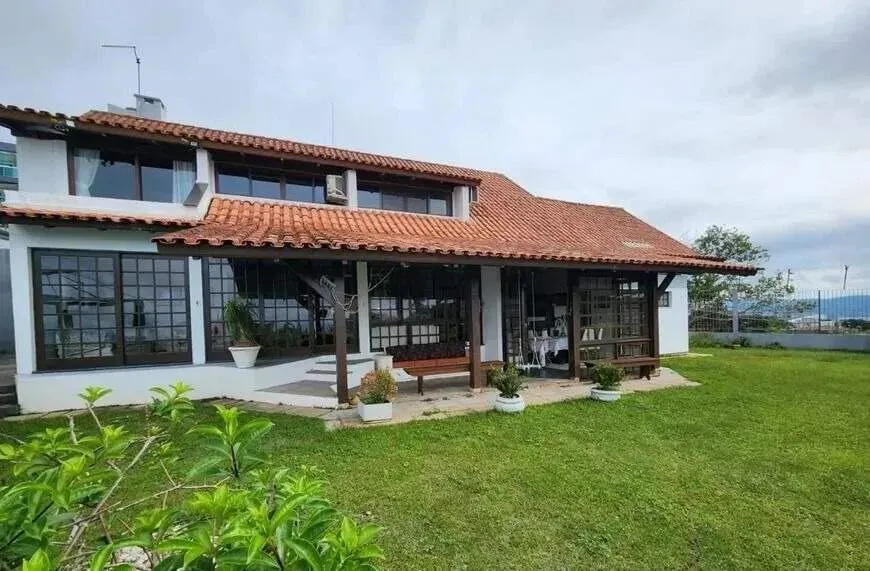 Casa em Condomínio à venda, no Bairro Bosque das Mansões, São José-SC, com 4 quartos, send