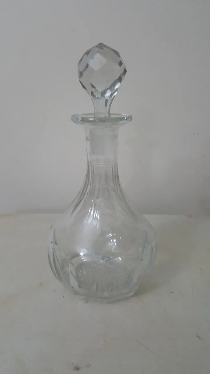 Garrafa licoreira de cristal lapidado