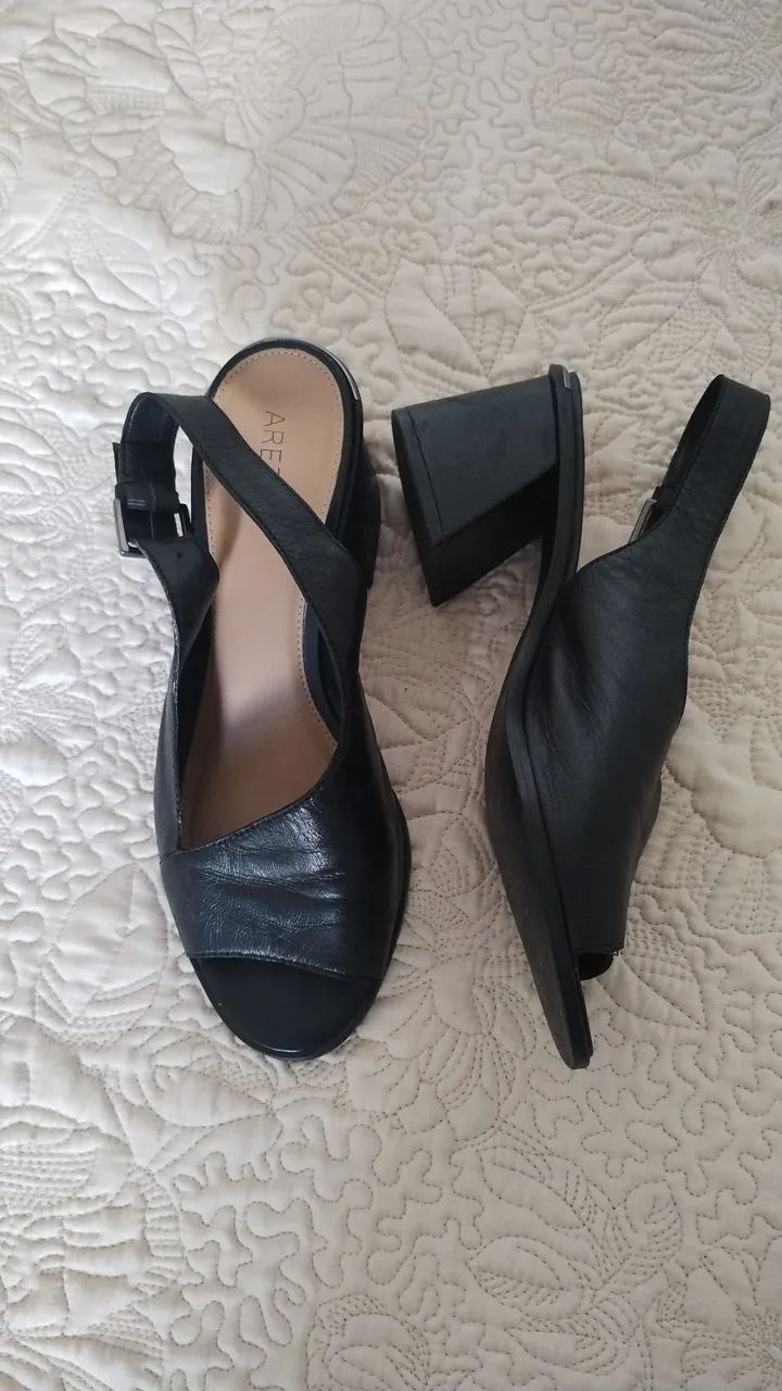 Sandália de couro preto arezzo 39 - Foto 3