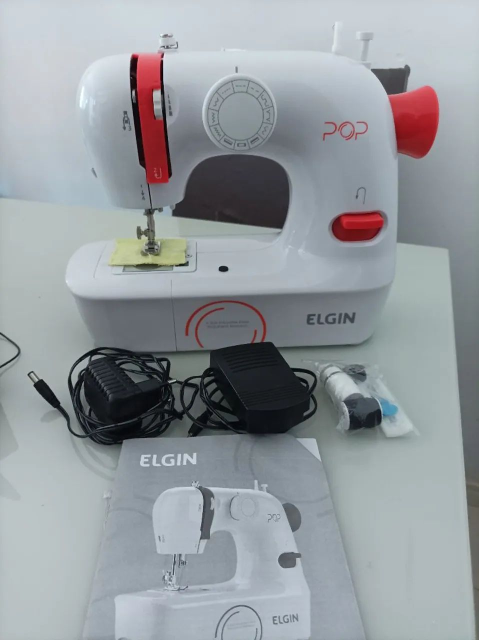 Máquina de costura portátil Elgin Pop nunca usada!