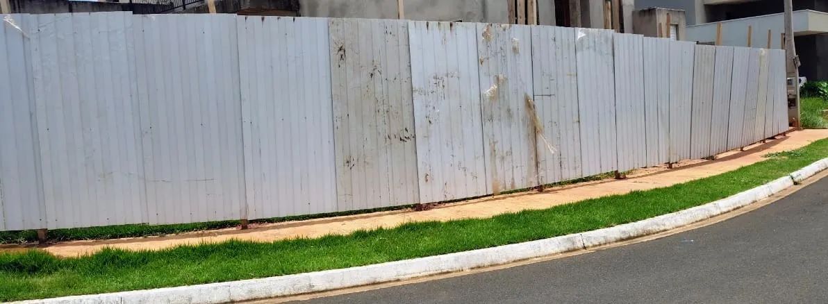 Tapume cerca obra ou terreno64418996149378121