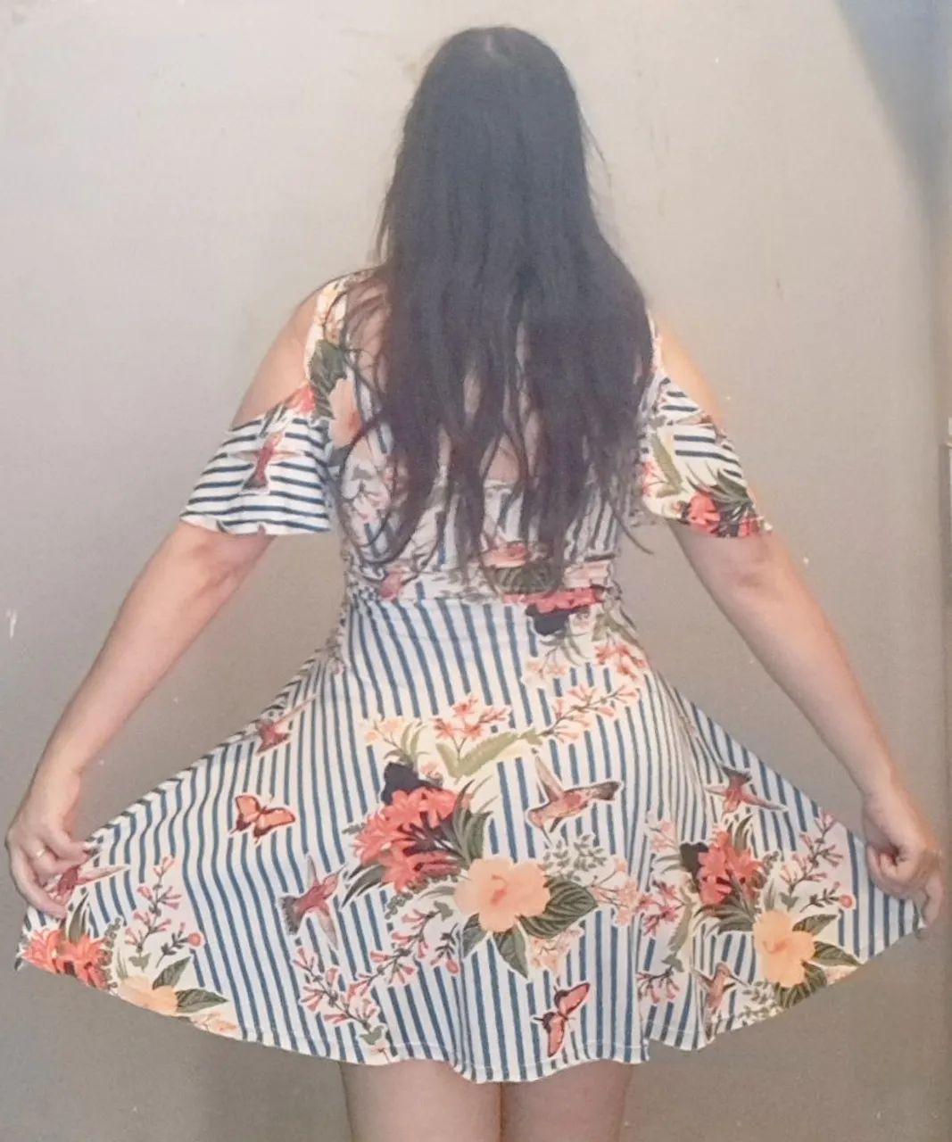 vestido em poliamida estampa floral e náutica acinturado com bojo 42. Sem forro. - Foto 3