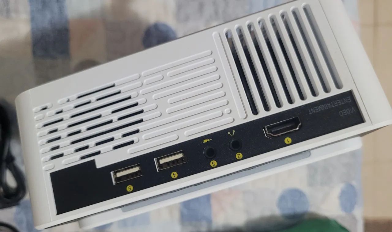 Projetor de 30 a 180"pol com controle remoto e tripé 