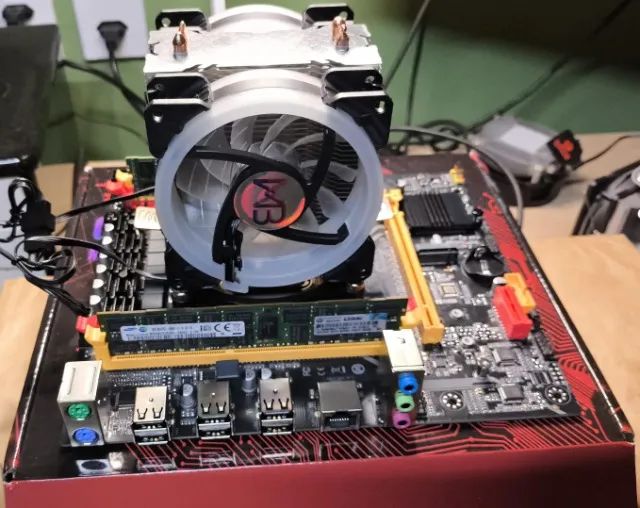 Kit Intel Xeon E5 2989 V2 com 32GB RAM64169975093890121