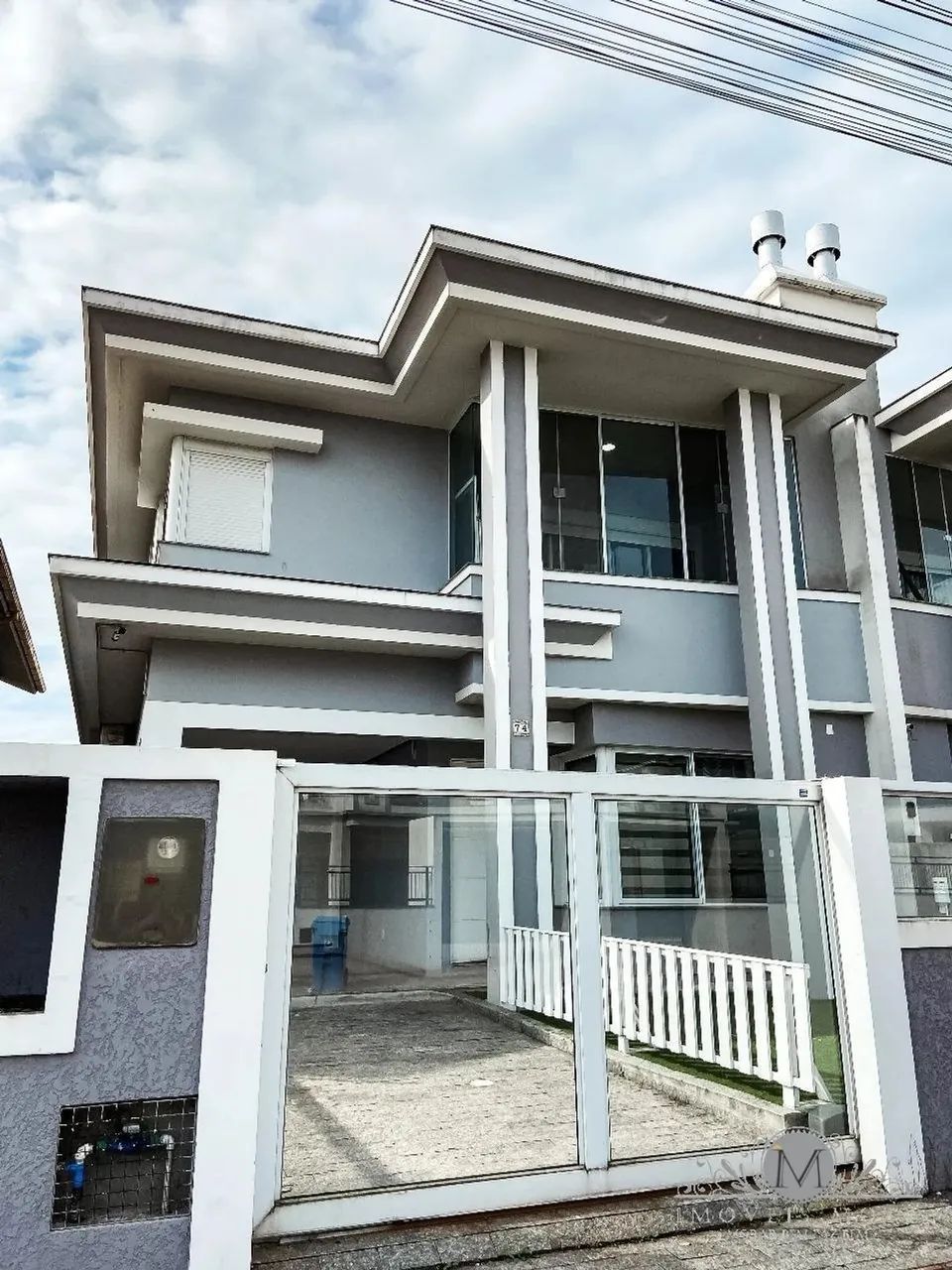 Casa com 03 suites sendo 01 mater nos Ingleses próximo da praia