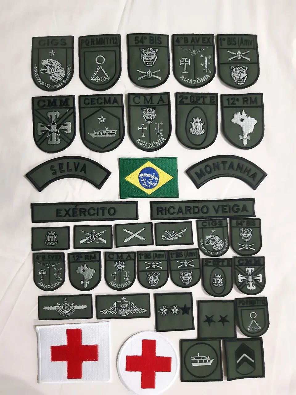 INSIGNIAS E DISTINTIVO E SUTACHES DE BAIXA VISIBILIDADE 